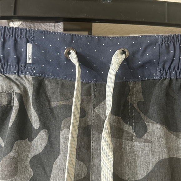 Vuori Camo Shorts Medium - Picture 3 of 10